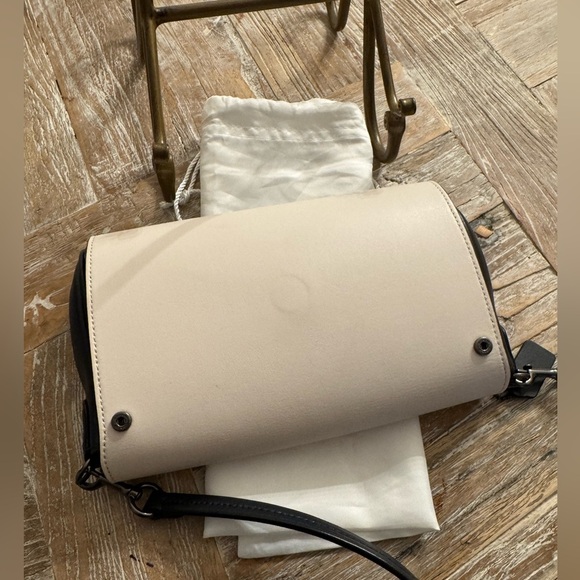 Coach Reversible - Picture 15 of 17